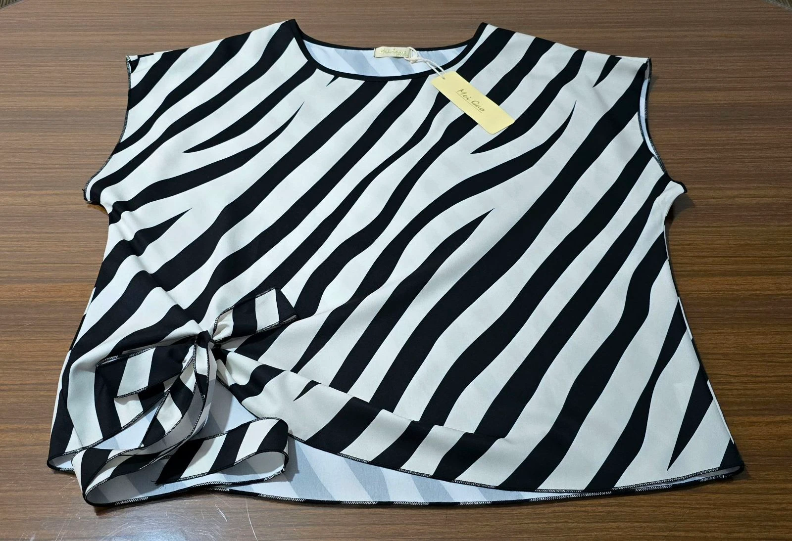 Blusa de estampado de cebra con lazo lateral – photo 2